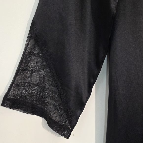 Victoria's Secret Robe - Picture 4 of 11